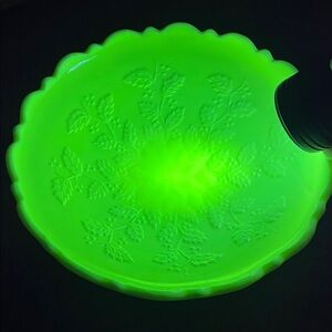 Northwood Signed Uranium Custard Glass Holly Berry Poinsettia Footed Bowl